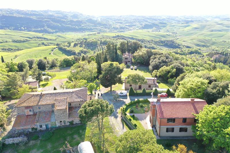 Azienda agricola, ubicata in posizione panoramica sulla città di Volterra