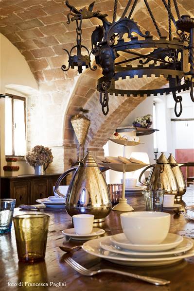 Borgo - Gioiello architettonico storico e culturale nelle  colline  di San Gimignano