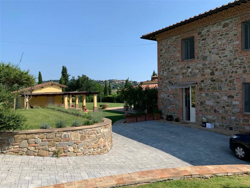 Casolare con finiture di pregio
