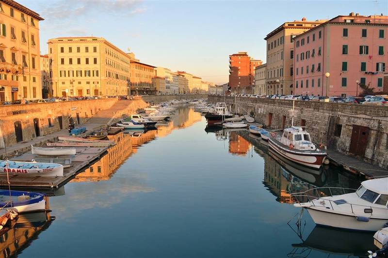 Appartamento in palazzo storico ubicato nel cuore del quartiere Venezia il più suggestivo della città