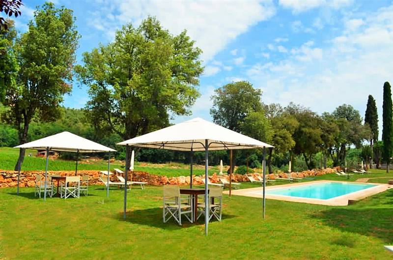  Agriturismo con casolare in pietra all'interno di riserva naturale