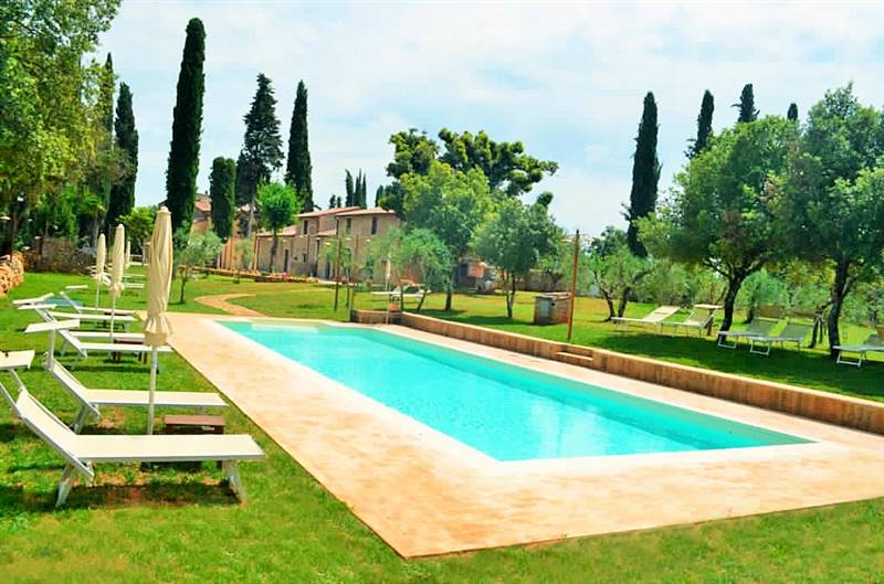  Agriturismo con casolare in pietra all'interno di riserva naturale