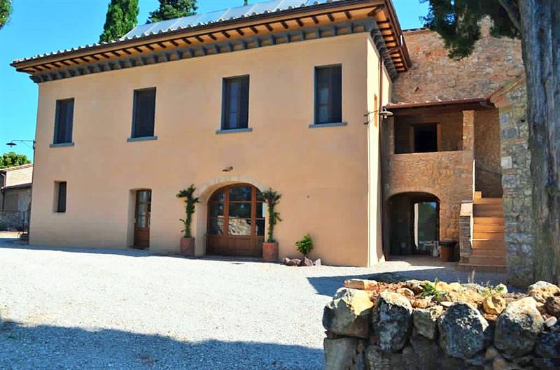  Agriturismo con casolare in pietra all'interno di riserva naturale