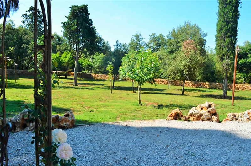  Agriturismo con casolare in pietra all'interno di riserva naturale