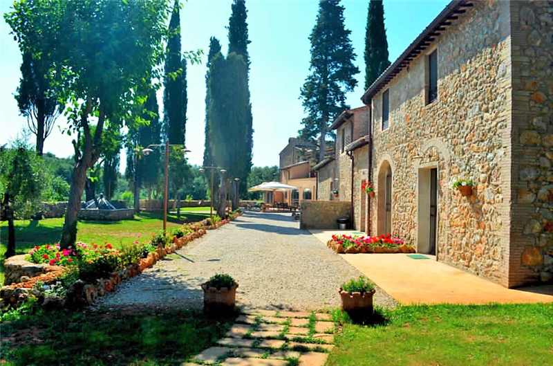  Agriturismo con casolare in pietra all'interno di riserva naturale