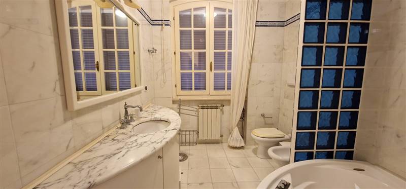 Villa immersa nella pineta con splendida vista mare