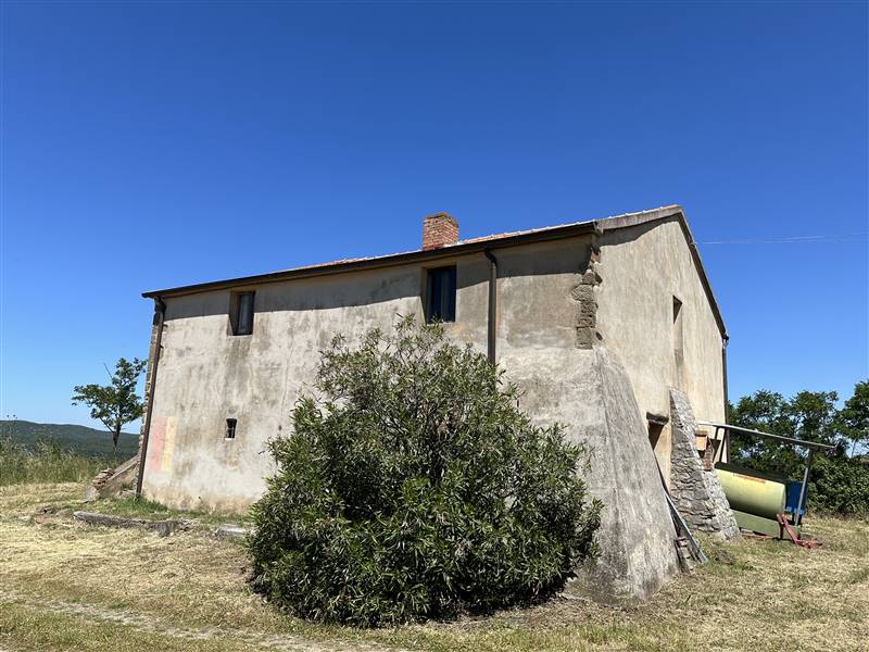 Antico Casale in Posizione Panoramica nel Cuore della Toscana Vinicola