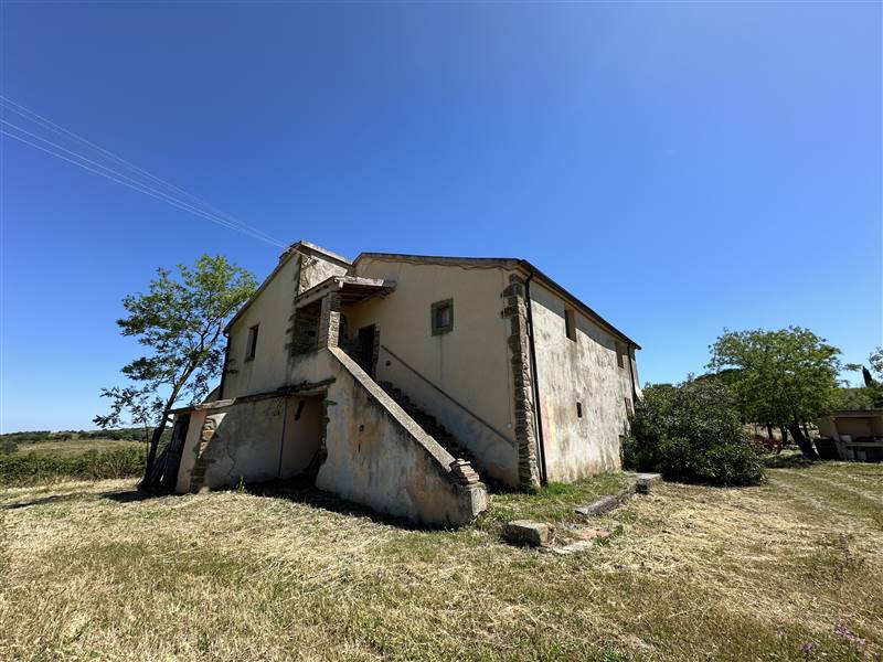 Antico Casale in Posizione Panoramica nel Cuore della Toscana Vinicola