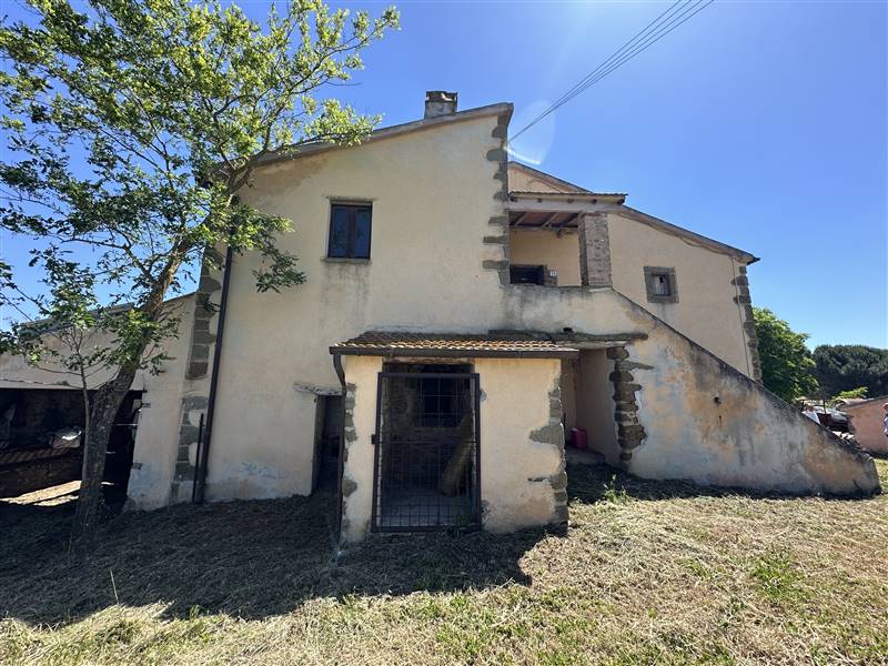Antico Casale in Posizione Panoramica nel Cuore della Toscana Vinicola