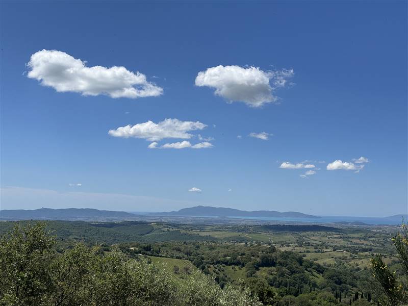 Antico Casale in Posizione Panoramica nel Cuore della Toscana Vinicola