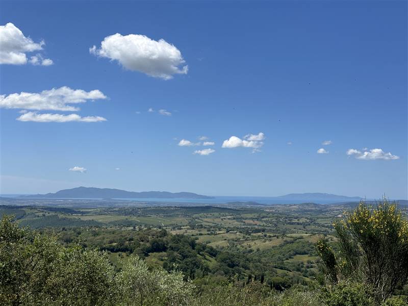 Imponente Podere in posizione dominante della vallata versante Saturnia