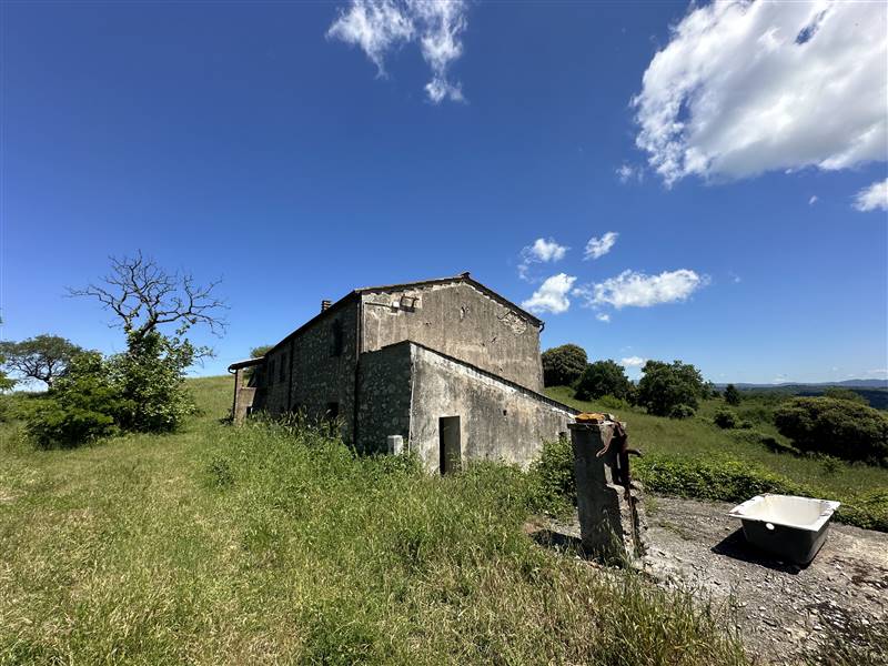 Imponente Podere in posizione dominante della vallata versante Saturnia