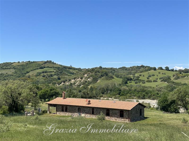 Incantevole Casolare Ristrutturato con Antico Mulino in Pietra nel Cuore della Maremma Toscana