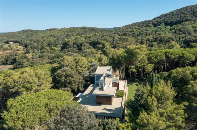 Villa in Baratti con parco privato e vigneti 