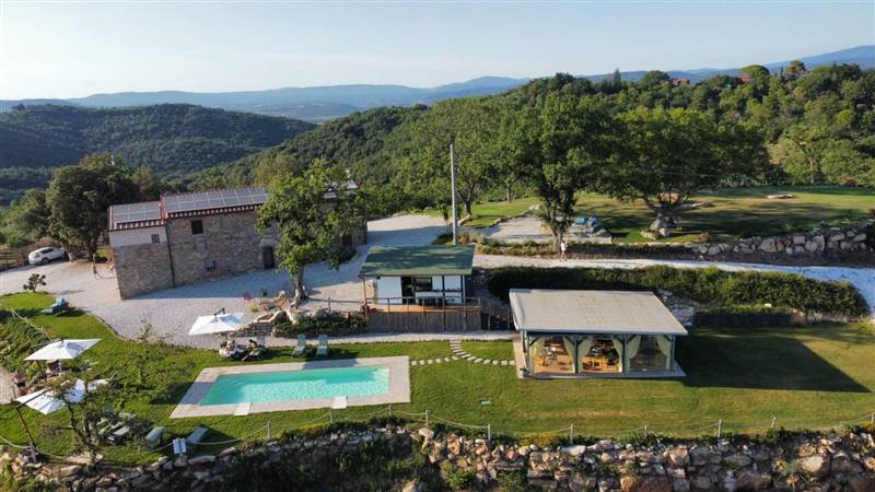 Sostenibilità e comfort in una proprietà rurale di eccellenza