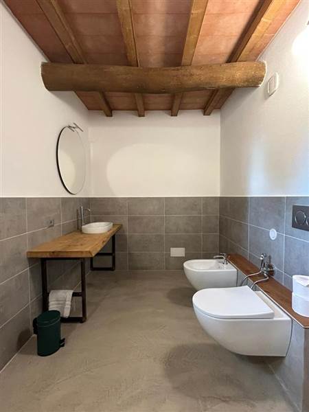 Sostenibilità e comfort in una proprietà rurale di eccellenza