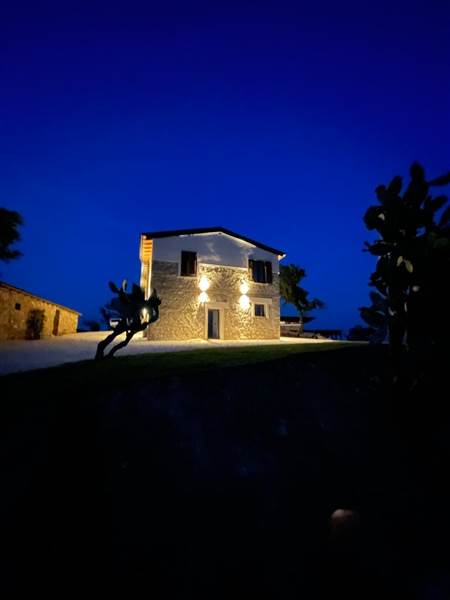 Sostenibilità e comfort in una proprietà rurale di eccellenza