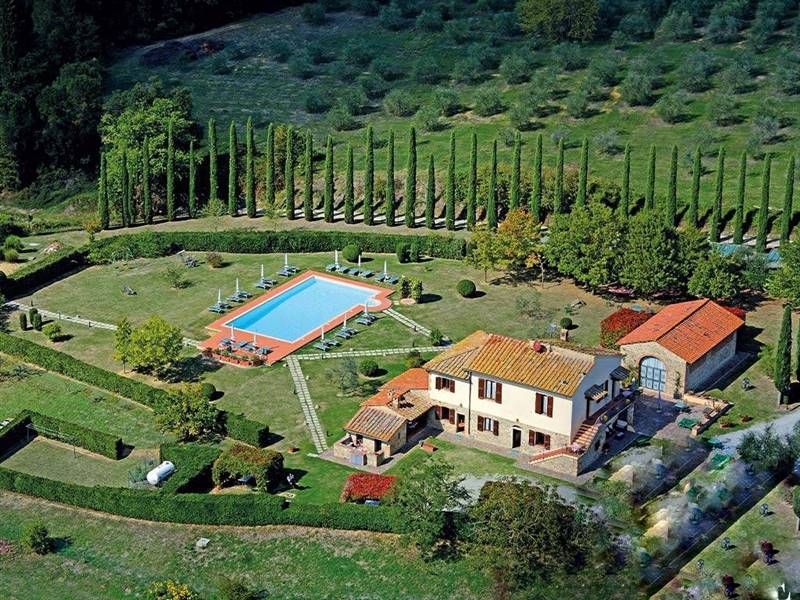 Agriturismo con piscina e terreno a pochi minuti dal centro di San Gimignano