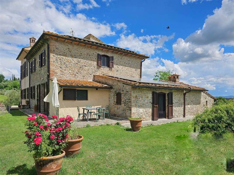 Agriturismo con piscina e terreno a pochi minuti dal centro di San Gimignano