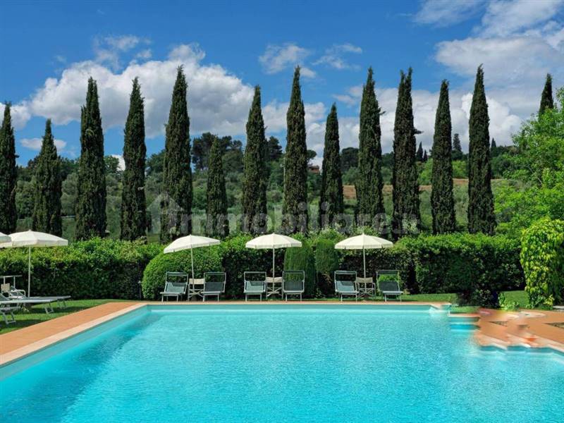 Agriturismo con piscina e terreno a pochi minuti dal centro di San Gimignano