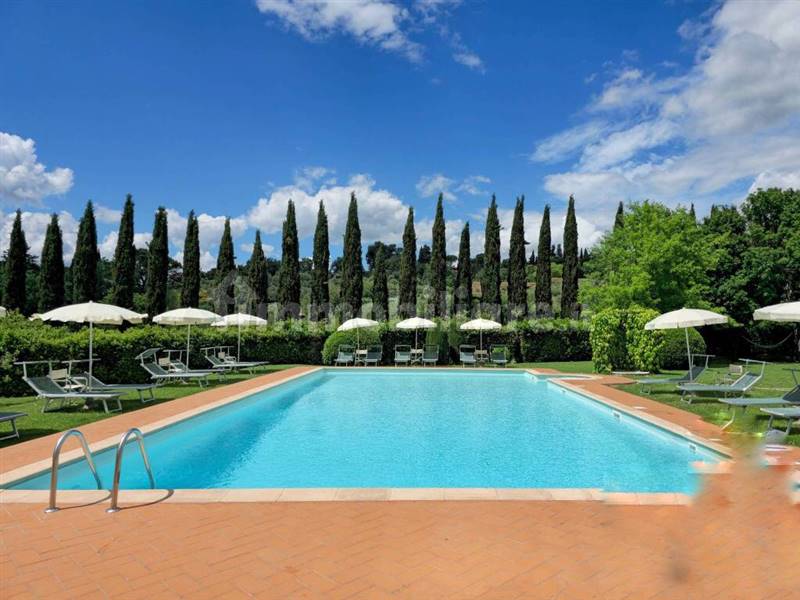 Agriturismo con piscina e terreno a pochi minuti dal centro di San Gimignano