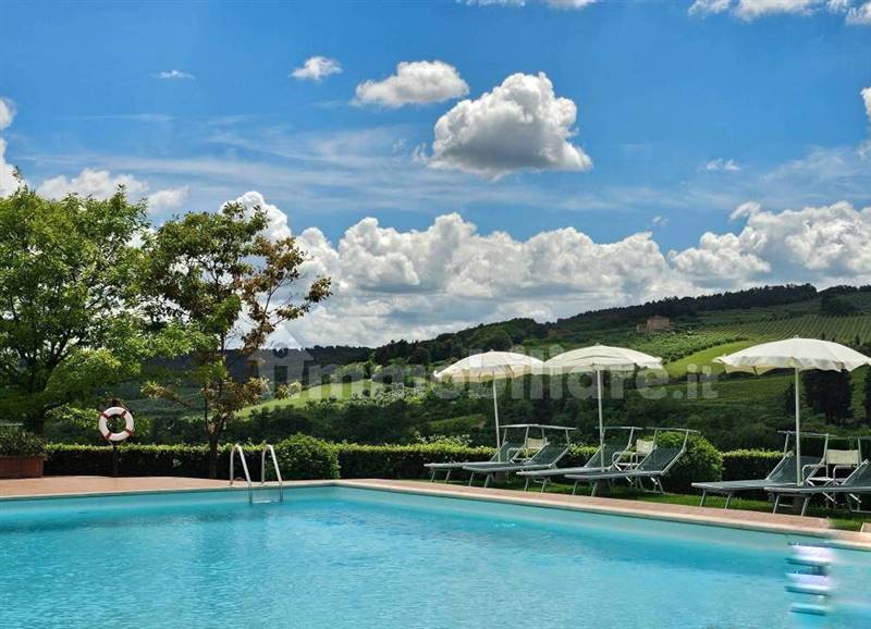 Agriturismo con piscina e terreno a pochi minuti dal centro di San Gimignano