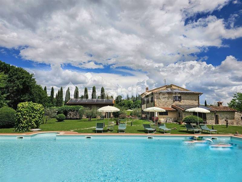 Agriturismo con piscina e terreno a pochi minuti dal centro di San Gimignano