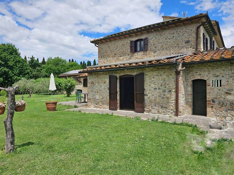 Agriturismo con piscina e terreno a pochi minuti dal centro di San Gimignano
