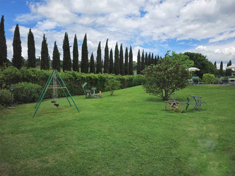 Agriturismo con piscina e terreno a pochi minuti dal centro di San Gimignano