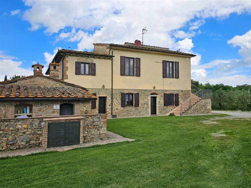 Agriturismo con piscina e terreno a pochi minuti dal centro di San Gimignano