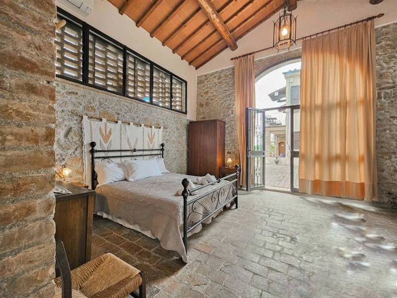 Agriturismo con piscina e terreno a pochi minuti dal centro di San Gimignano