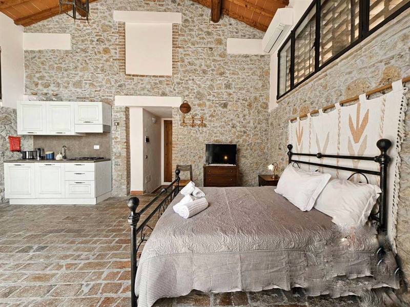 Agriturismo con piscina e terreno a pochi minuti dal centro di San Gimignano