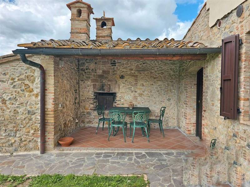 Agriturismo con piscina e terreno a pochi minuti dal centro di San Gimignano