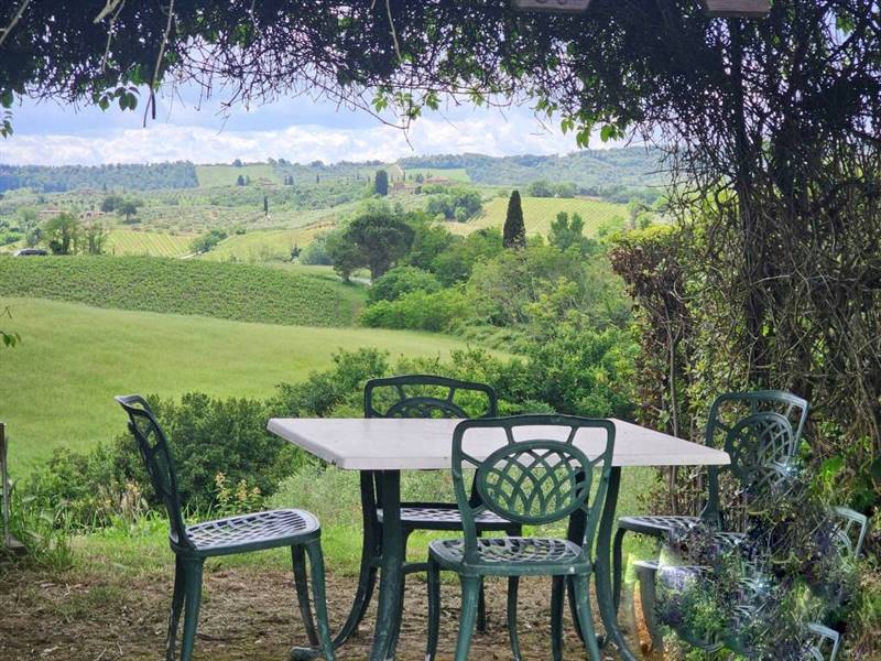 Agriturismo con piscina e terreno a pochi minuti dal centro di San Gimignano