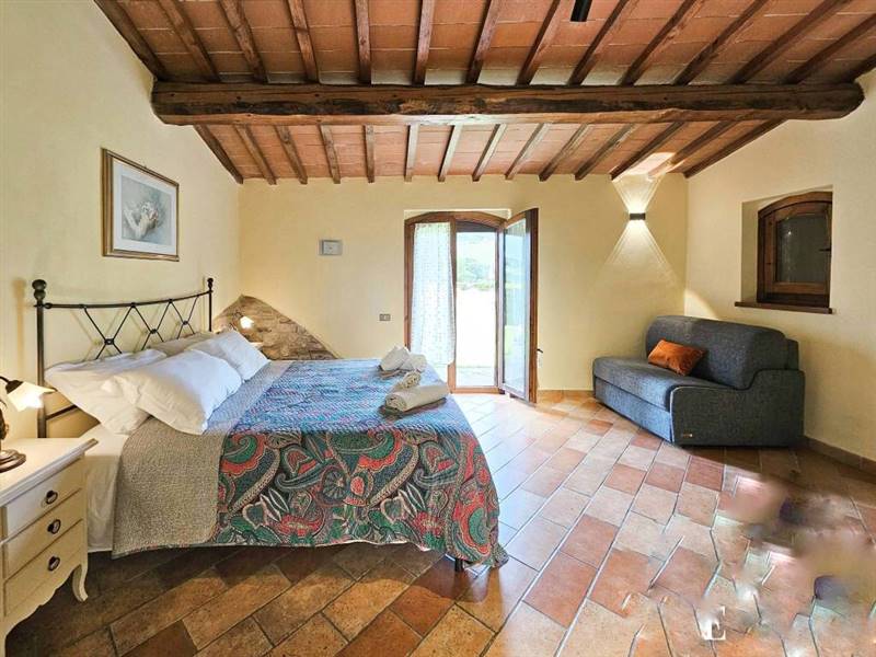 Agriturismo con piscina e terreno a pochi minuti dal centro di San Gimignano