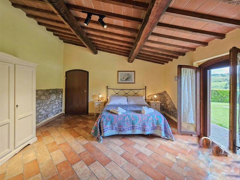 Agriturismo con piscina e terreno a pochi minuti dal centro di San Gimignano