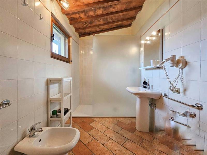 Agriturismo con piscina e terreno a pochi minuti dal centro di San Gimignano