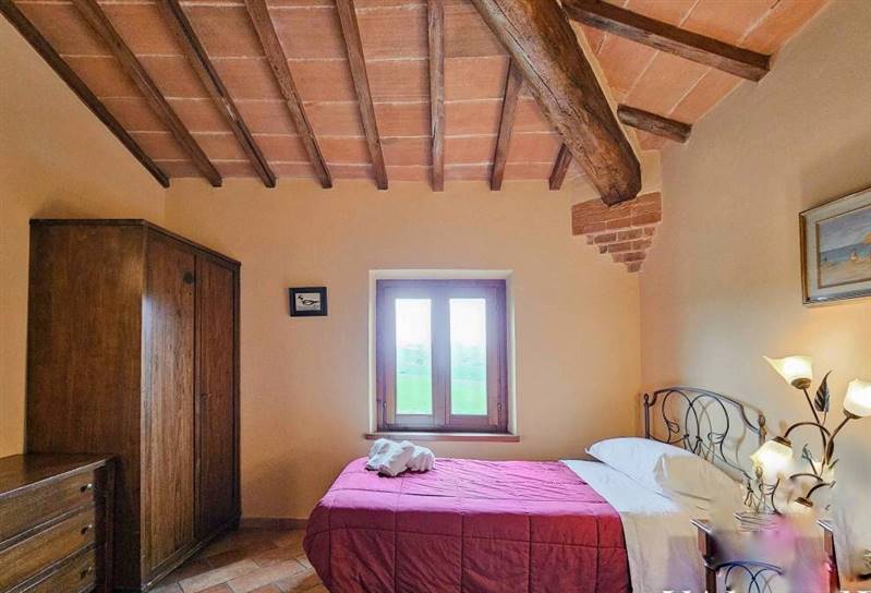 Agriturismo con piscina e terreno a pochi minuti dal centro di San Gimignano