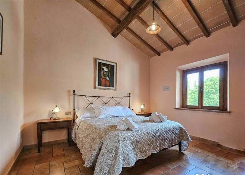 Agriturismo con piscina e terreno a pochi minuti dal centro di San Gimignano