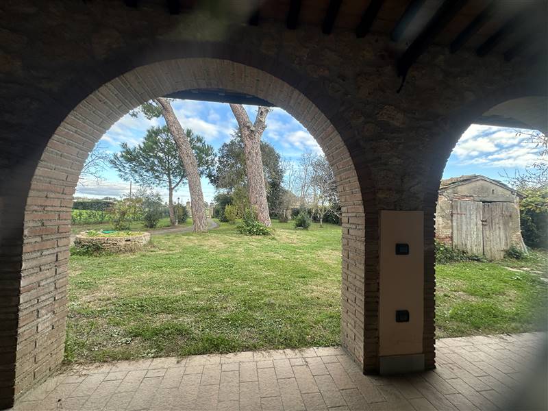 Porzione di Casolare immerso nella campagna della Costa degli Etruschi a pochi minuti dal mare