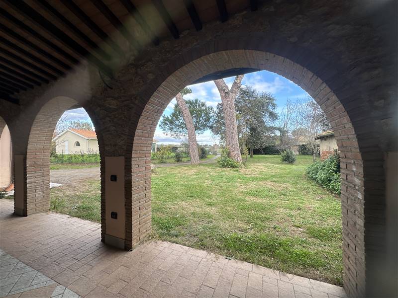 Porzione di Casolare immerso nella campagna della Costa degli Etruschi a pochi minuti dal mare