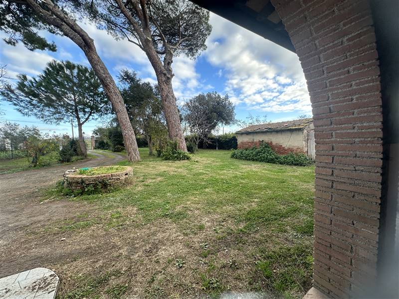Porzione di Casolare immerso nella campagna della Costa degli Etruschi a pochi minuti dal mare