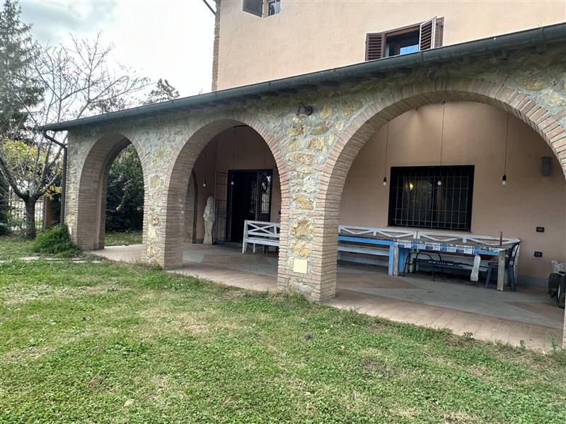 Porzione di Casolare immerso nella campagna della Costa degli Etruschi a pochi minuti dal mare