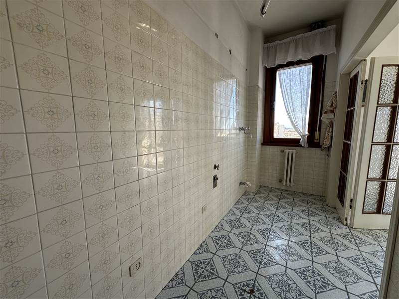 Elegance, Light and Panoramic Views in One of the City Centre's Most Exclusive Buildings