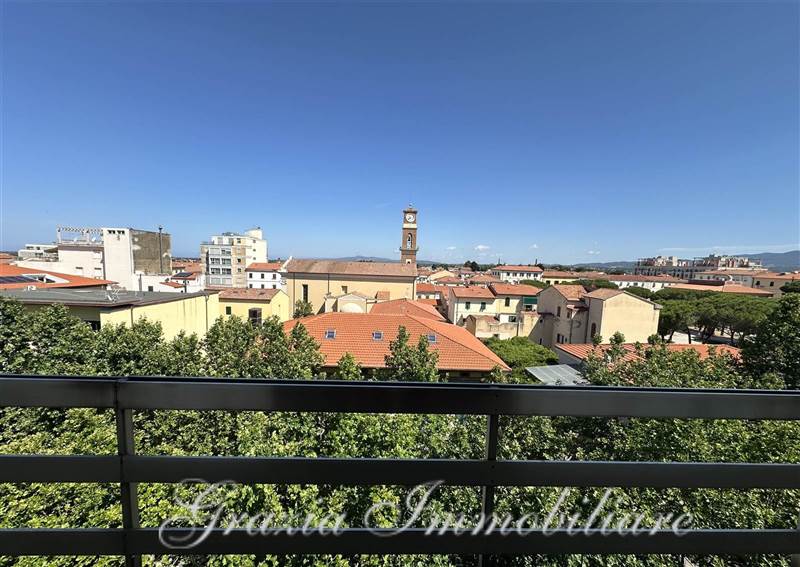 Elegance, Light and Panoramic Views in One of the City Centre's Most Exclusive Buildings