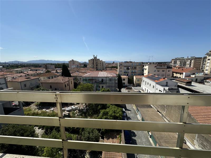 Elegance, Light and Panoramic Views in One of the City Centre's Most Exclusive Buildings