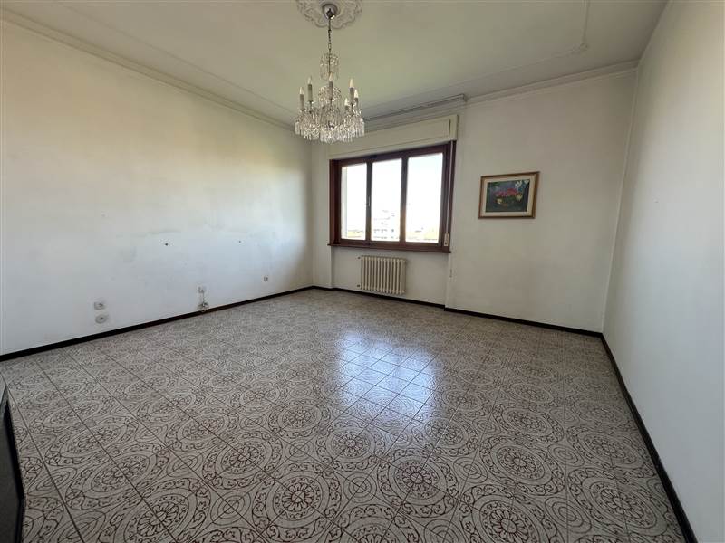Elegance, Light and Panoramic Views in One of the City Centre's Most Exclusive Buildings