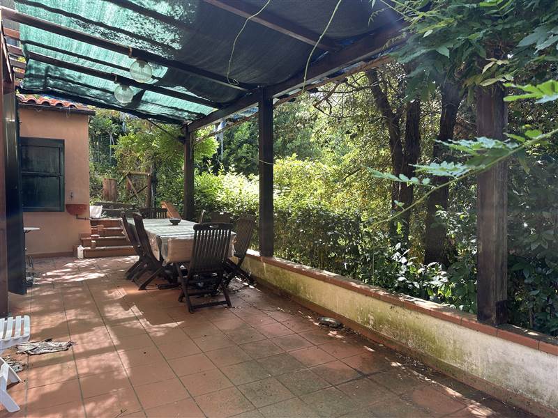 The Pink Villa: A Timeless Retreat in the Pisan Hills