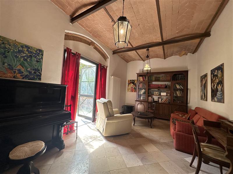 The Pink Villa: A Timeless Retreat in the Pisan Hills