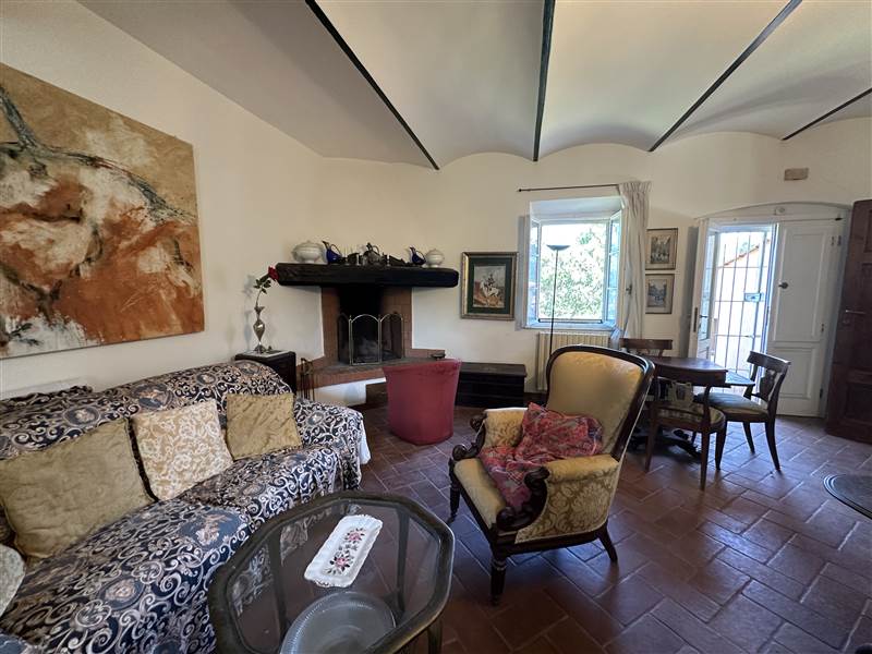 The Pink Villa: A Timeless Retreat in the Pisan Hills